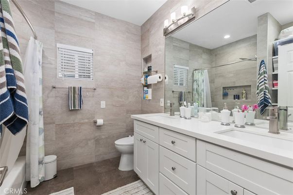 Bathroom, Dual Sink Vanities, Interior, Recessed Lighting