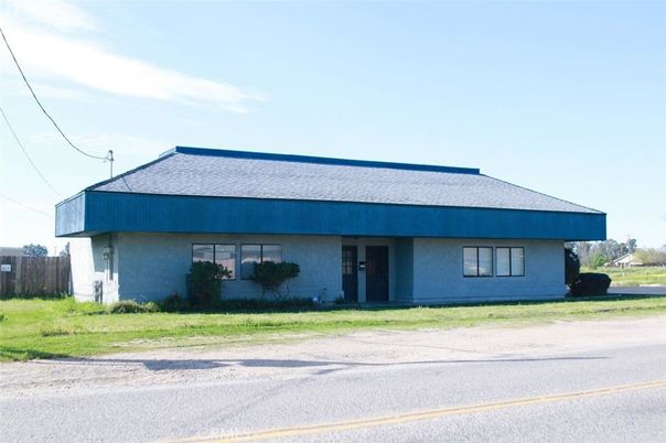 Exterior, Facade, Ranch