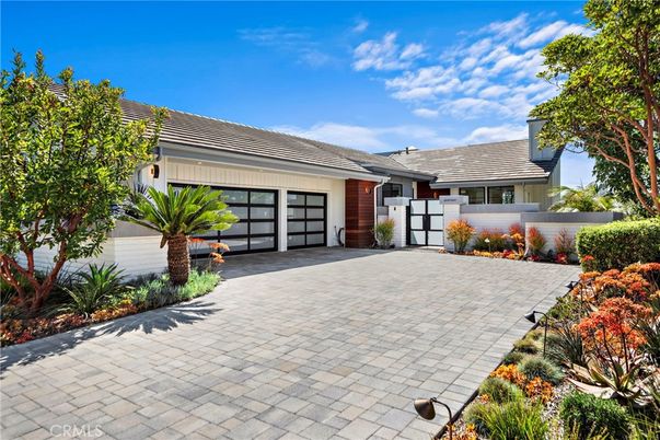 Attached, Exterior, Facade, Ranch