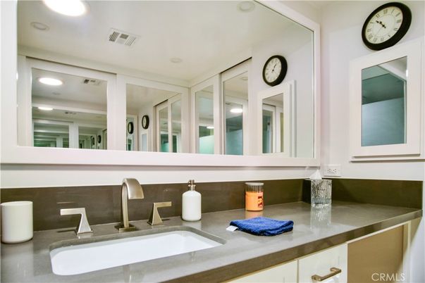 Bathroom, Dual Sink Vanities, Interior, Recessed Lighting