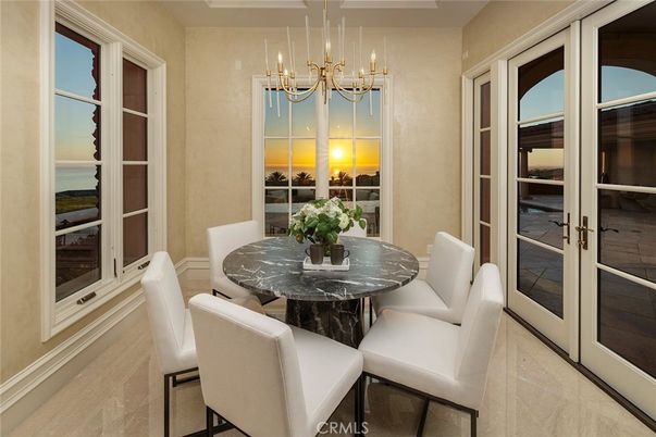 Chandelier, Dining room, Interior