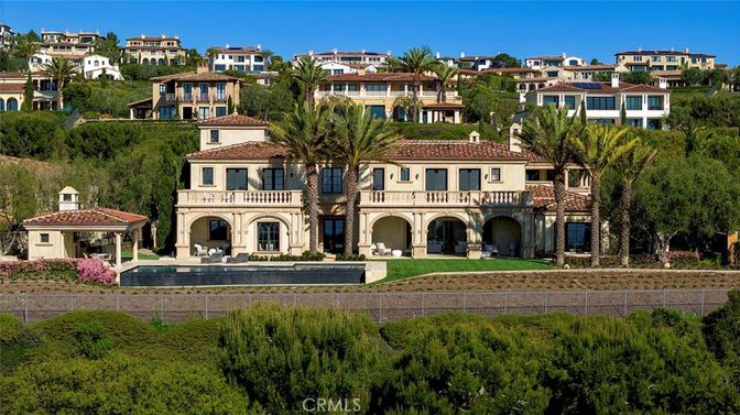 Exterior, Facade, Pool, Mediterranean