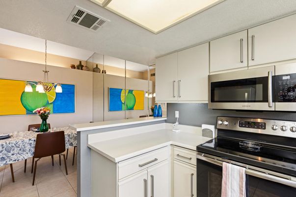 Dining room, Interior, Kitchen, Pendant Lights, Stainless Steel Appliances