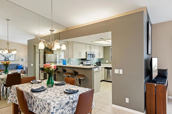 Dining room, Interior, Kitchen, Pendant Lights, Stainless Steel Appliances