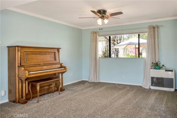 Interior, Piano