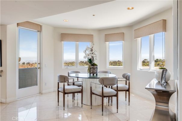 Dining room, Interior, Recessed Lighting
