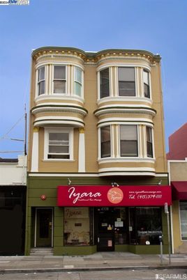 Exterior, Facade, Rowhouse