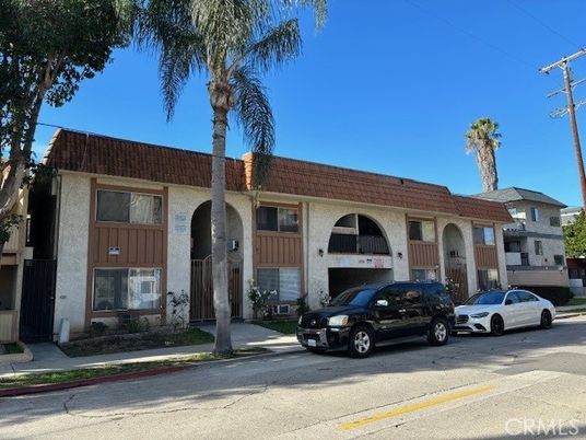 Exterior, Facade, Condo Building