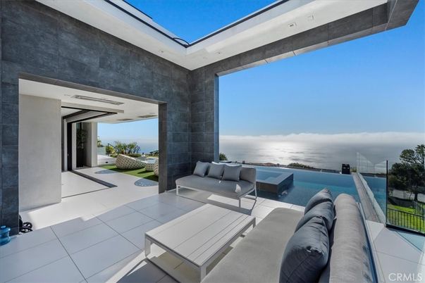Exterior, Pool, Water