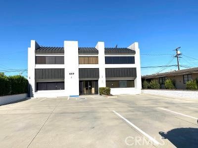 Exterior, Facade, Modern