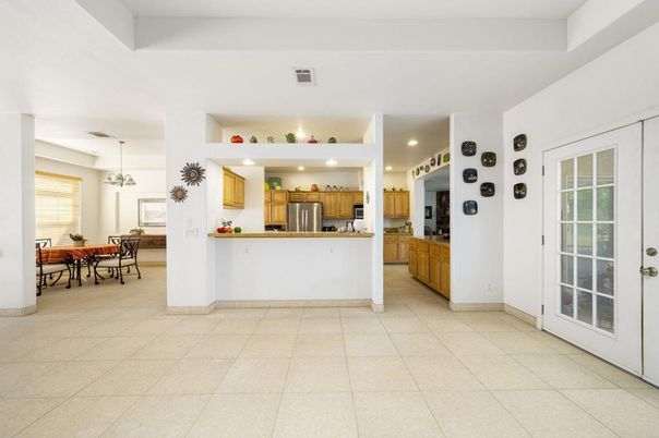 Chandelier, Dining room, Interior, Kitchen, Pendant Lights, Recessed Lighting, Stainless Steel Appliances