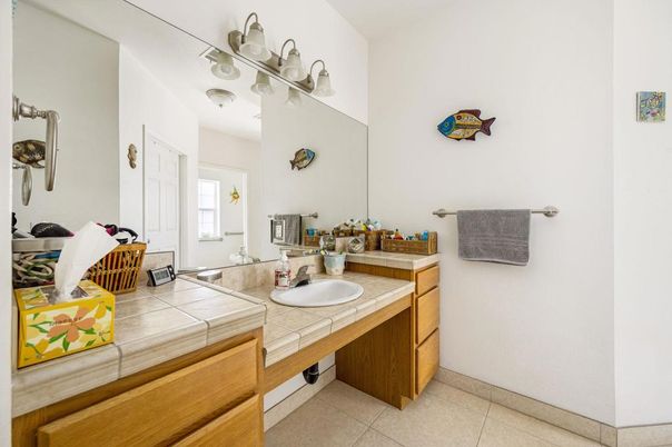 Bathroom, Interior, Tile Countertops