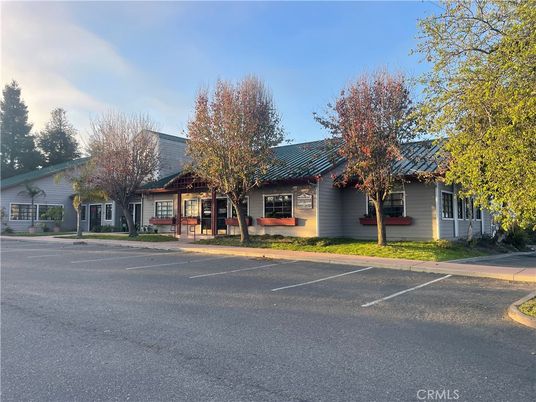 Exterior, Facade, Ranch
