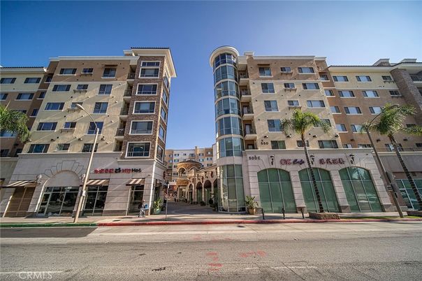 Exterior, Facade, Condo Building