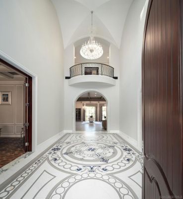 Chandelier, Interior