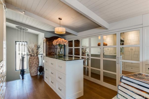 Interior, Pendant Lights, Wood Texture Flooring