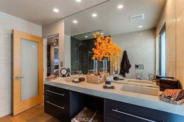 Bathroom, Dual Sink Vanities, Interior, Recessed Lighting
