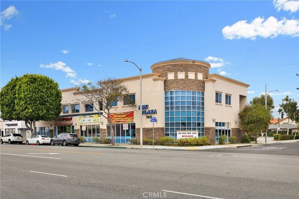 Exterior, Facade, Mediterranean