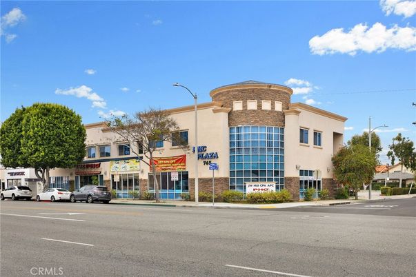 Exterior, Facade, Mediterranean