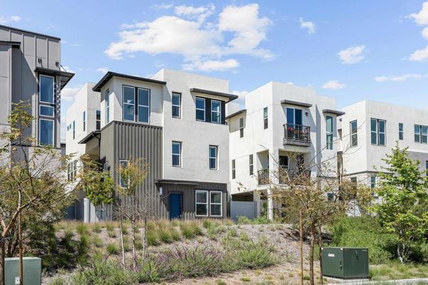 Exterior, Facade, Modern