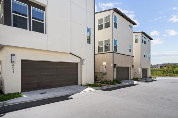 Attached, Exterior, Facade, Modern