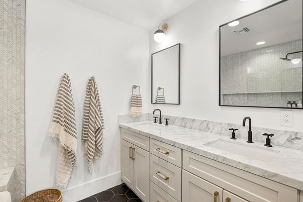 Bathroom, Dual Sink Vanities, Interior, Recessed Lighting