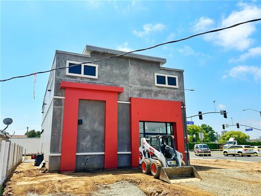 Backyard, Exterior, Facade, Modern