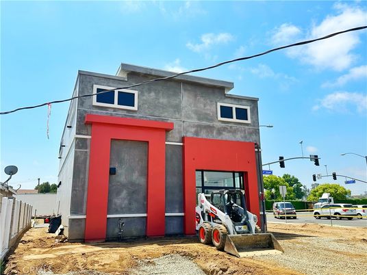 Backyard, Exterior, Facade, Modern