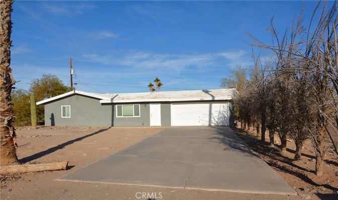 Attached, Exterior, Facade, Ranch