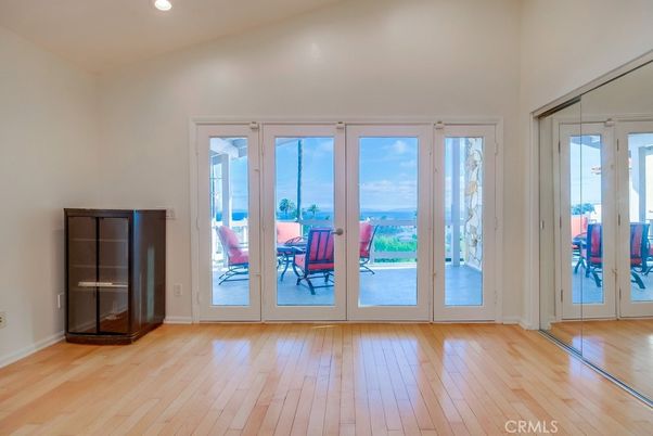 Empty room, Interior, Recessed Lighting, Water, Wood Texture Flooring