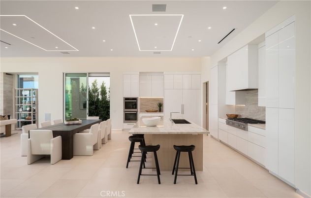 Dining room, Interior, Kitchen, Recessed Lighting, Stainless Steel Appliances