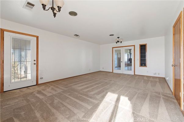 Empty room, Interior
