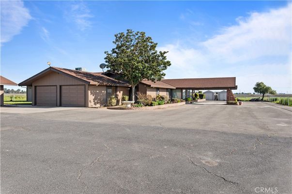 Attached, Exterior, Facade, Ranch