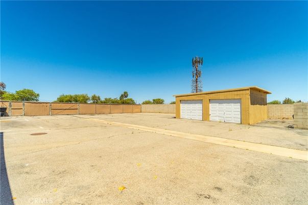 Backyard, Detached Garage, Exterior