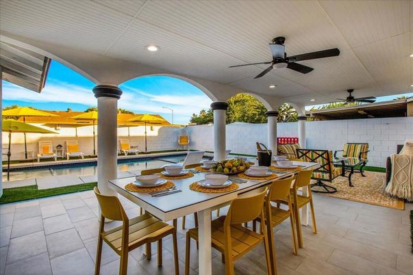 Exterior, Pool, Recessed Lighting