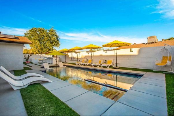 Exterior, Pool