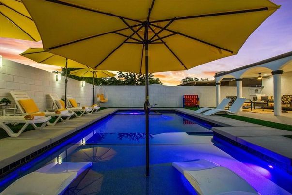 Exterior, Pool