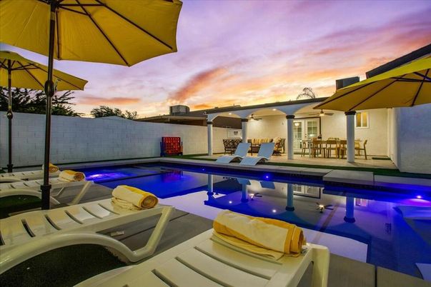 Exterior, Pool