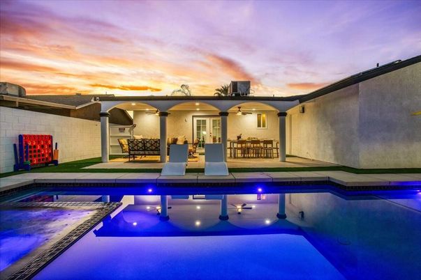 Exterior, Pool