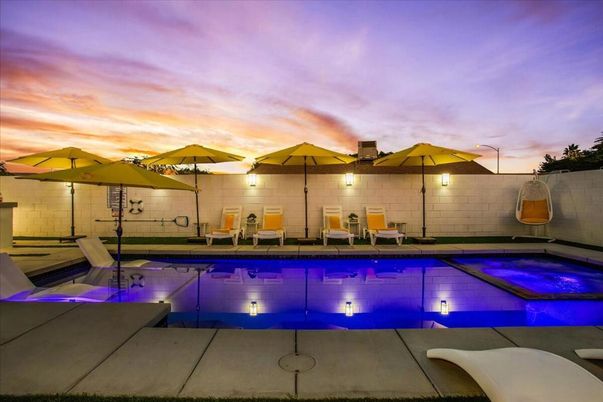 Exterior, Pool