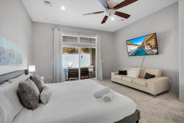 Bedroom, Interior, Recessed Lighting, Water