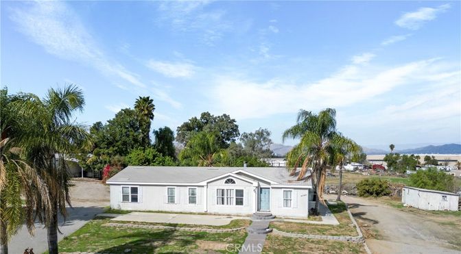 Backyard, Exterior, Facade, Ranch