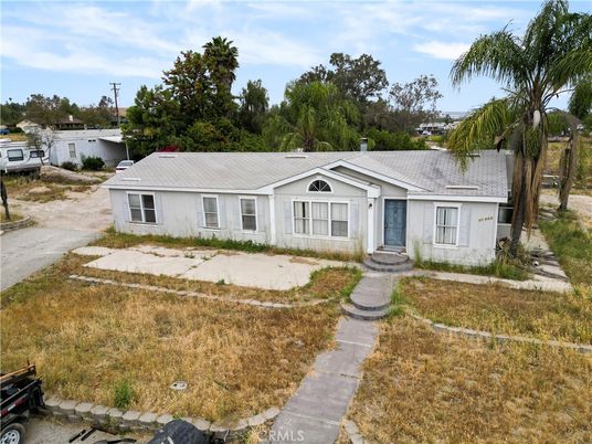 Backyard, Exterior, Facade, Ranch