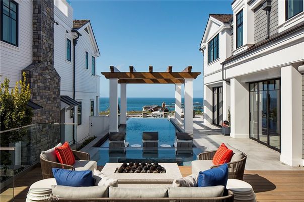 Exterior, Pool, Water
