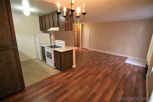 Chandelier, Interior, Kitchen, Wood Texture Flooring