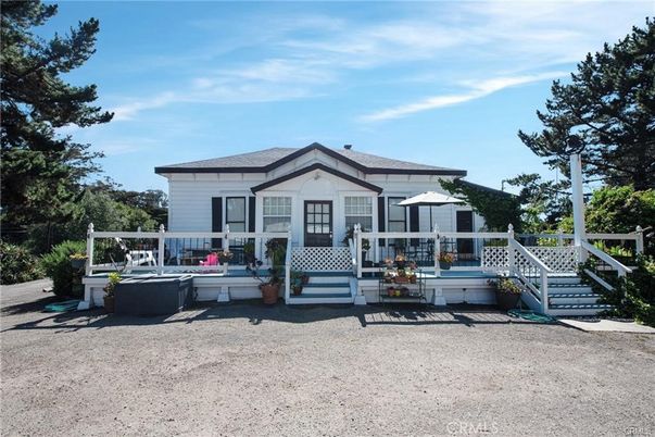 Backyard, Exterior, Facade, Queen Anne Victorian