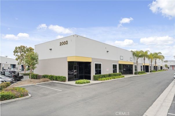 Exterior, Facade, Modern