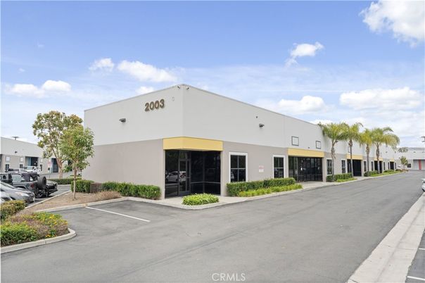 Exterior, Facade, Modern