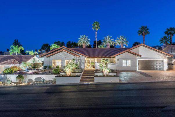 Attached, Exterior, Facade, Ranch