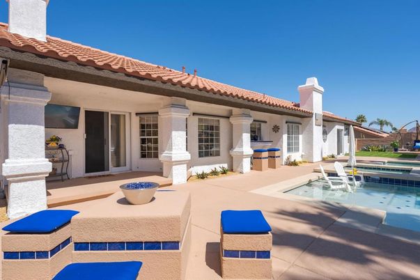 Exterior, Pool